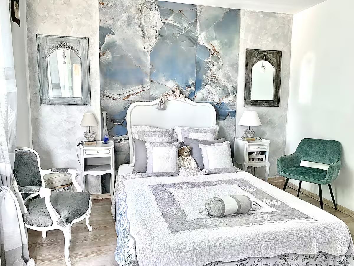 Provence ground-floor bedroom at Villa Augflor