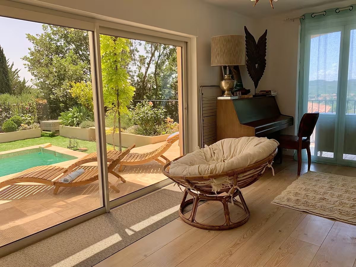Garden room with piano and pool view at Villa Augflor