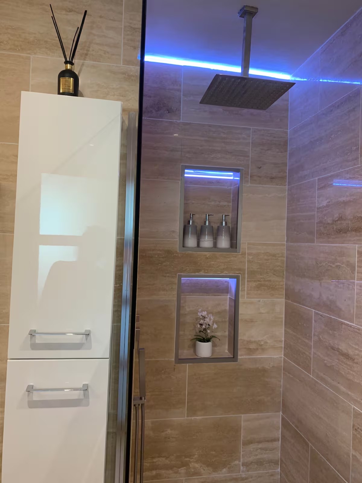 LED shower niches