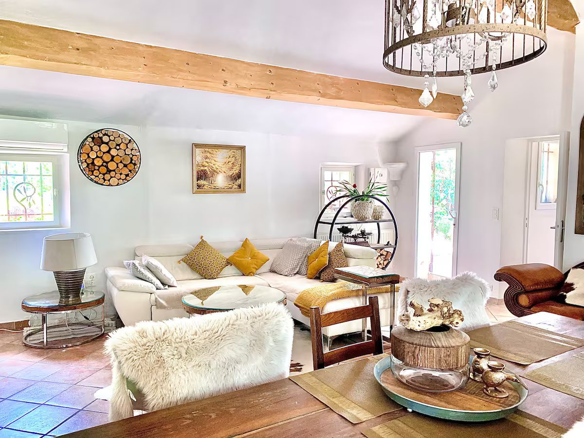 Living room at Villa Augflor, French Riviera