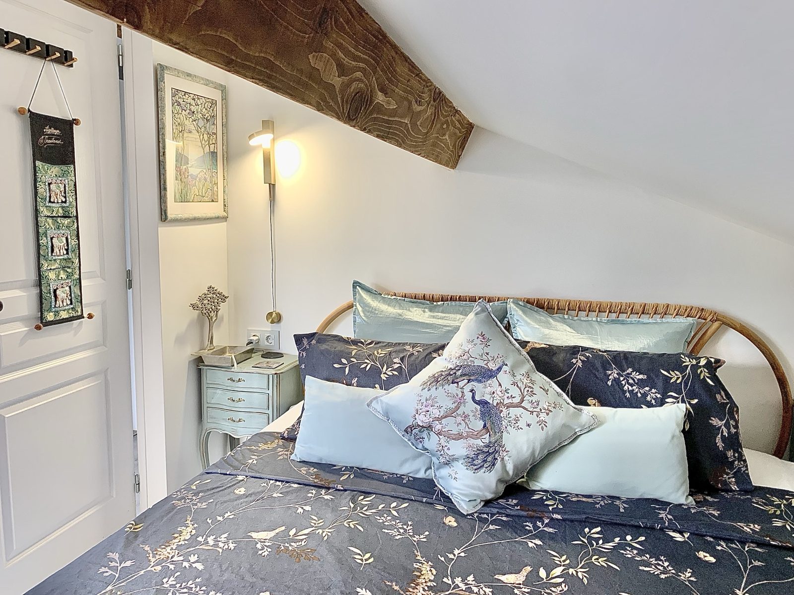 Asian double bedroom at Villa Augflor